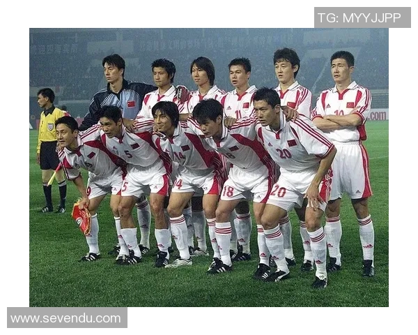 黑子的足球明星之路揭秘：从默默无闻到闪耀绿茵场的传奇旅程